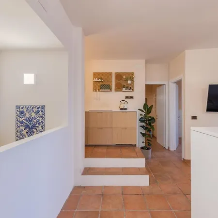Homestwenty3 - Nine Apartament *